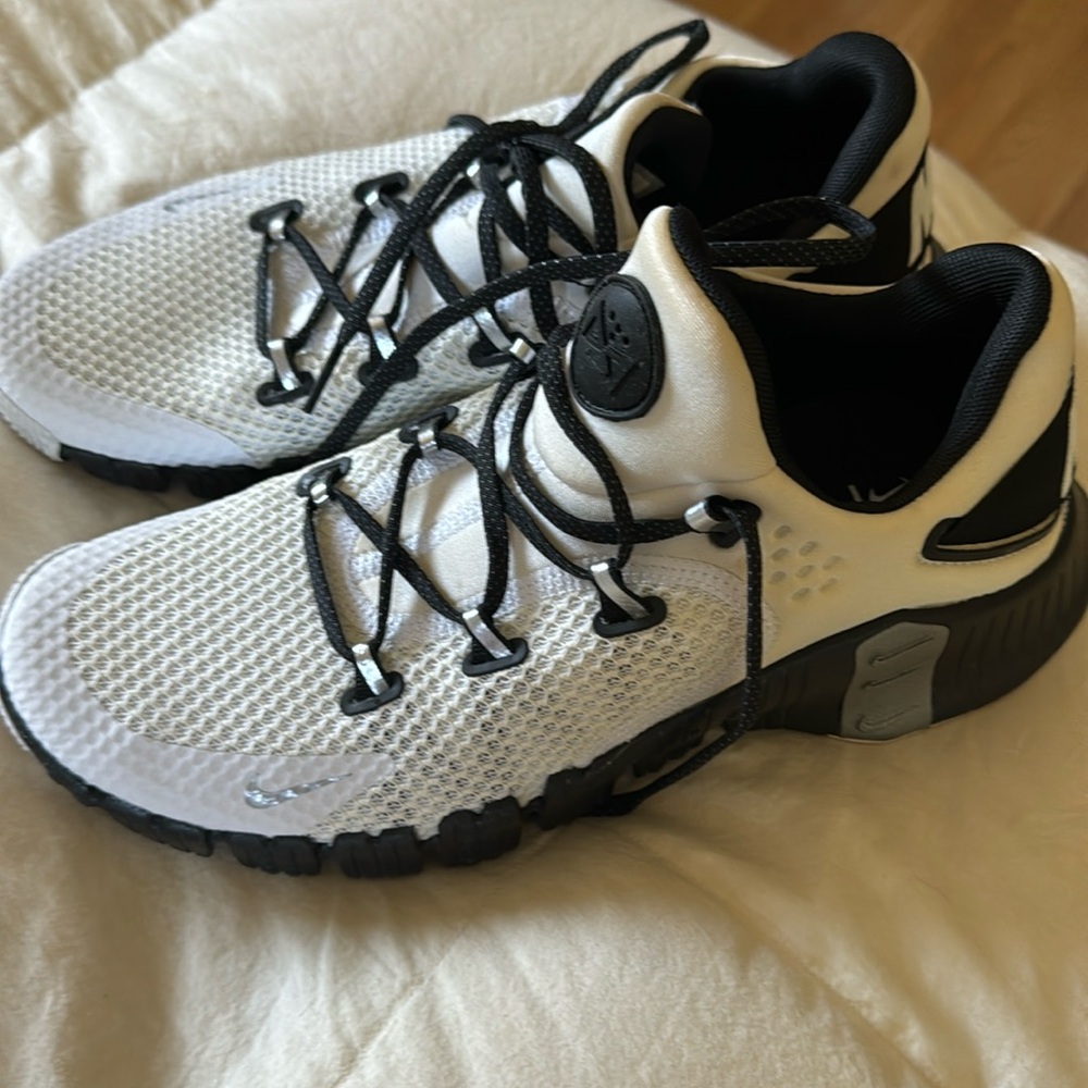 White black and silver Metcons Size 10 women’s.